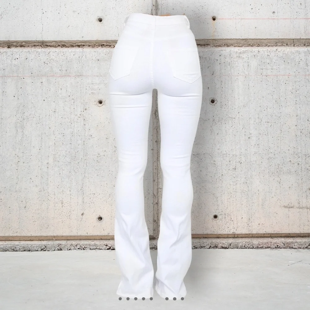 Fashion Nova white flare jean - Picture 6 of 6